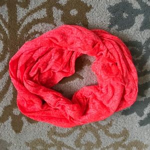 Coral Circle Scarf